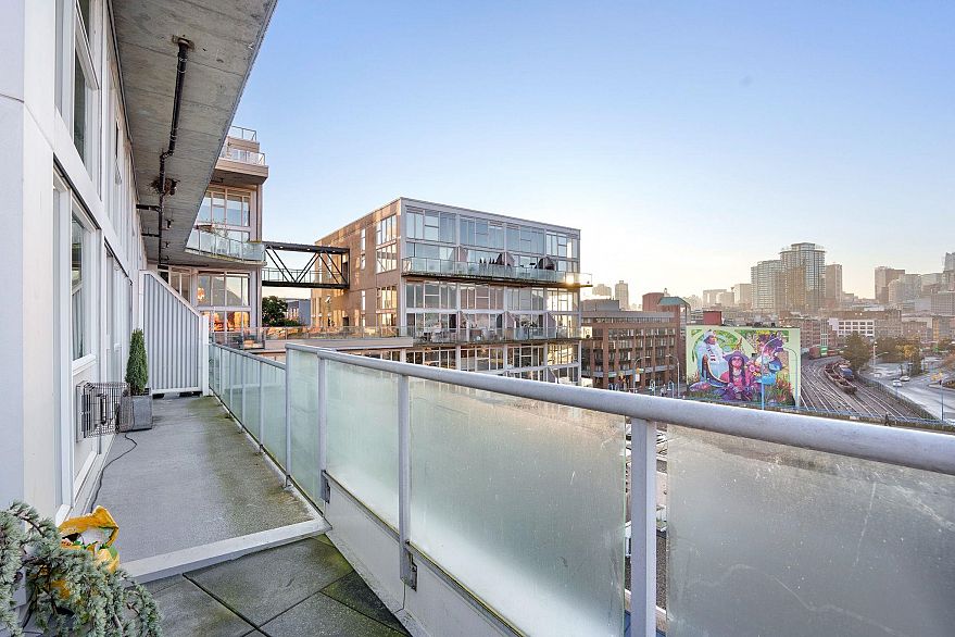 624 289 Alexander Street