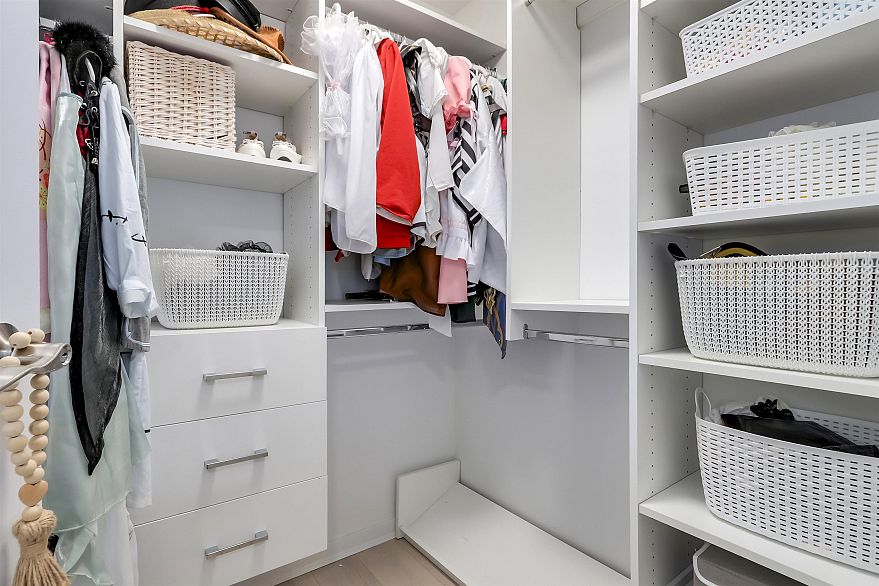 1807 1077 Marinaside Crescent