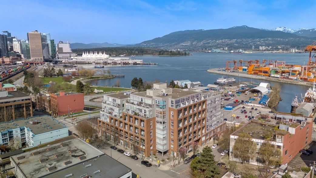 624 289 Alexander Street