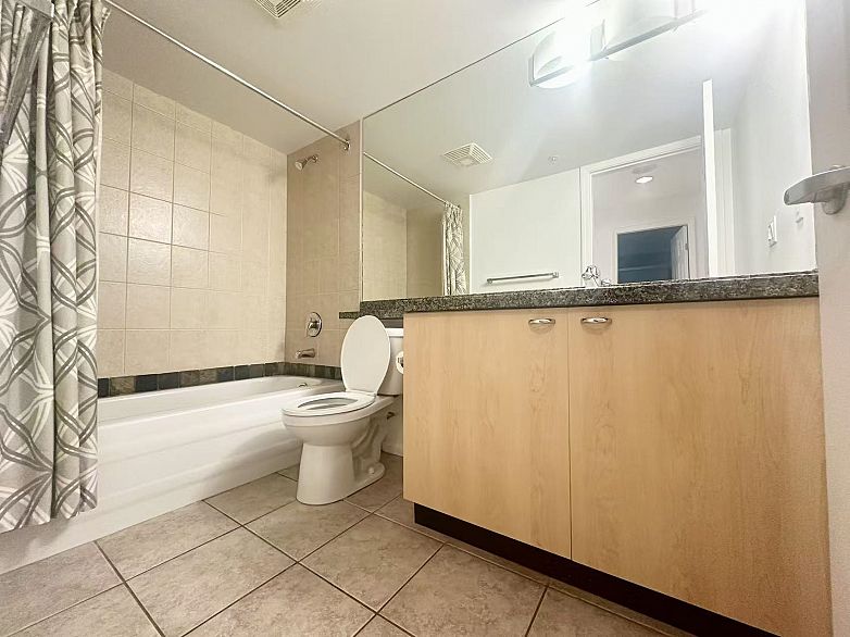 707 BROUGHTON STREET, Vancouver BC V6G 3K4