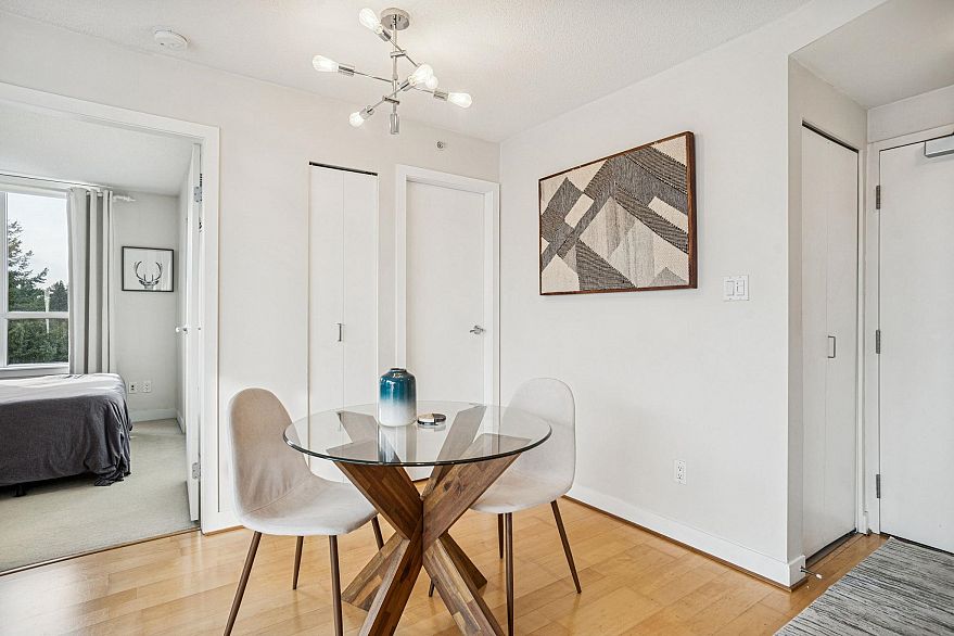 901 1030 W Broadway Street