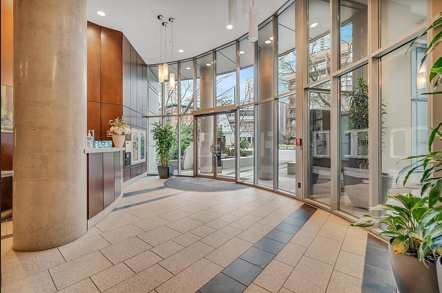 1907 1050 Smithe Street