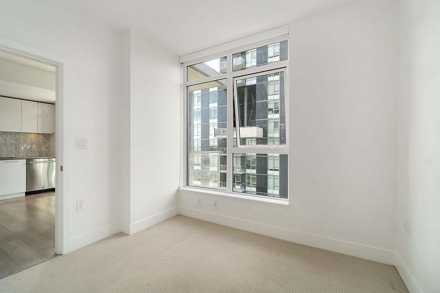 808 3581 E Kent Avenue North