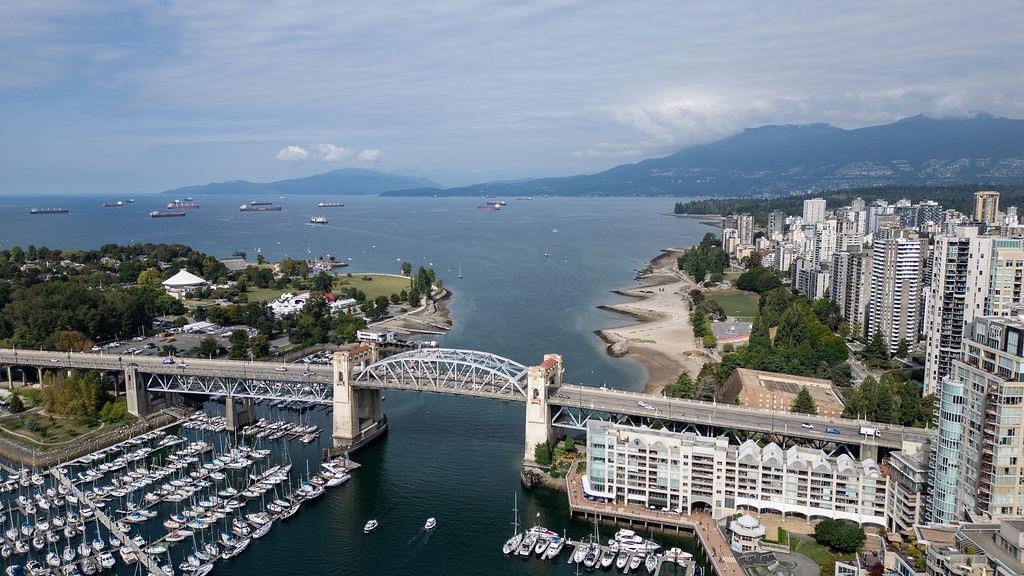 4208 1480 Howe Street