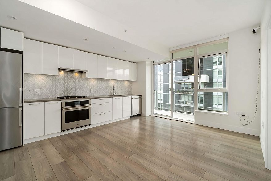 808 3581 E Kent Avenue North