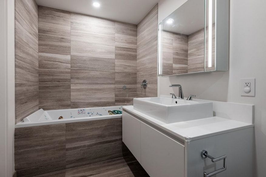 4208 1480 Howe Street