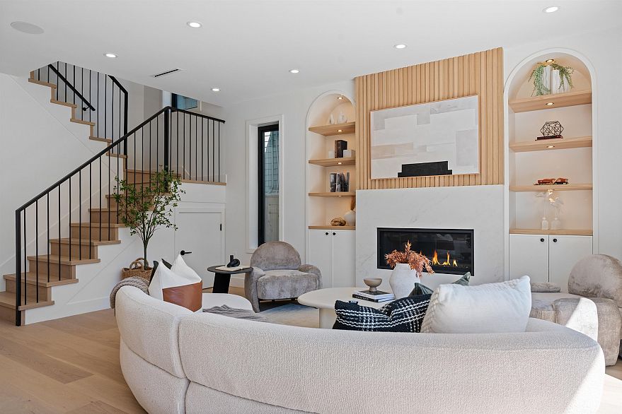 2 2846 W 12th Avenue