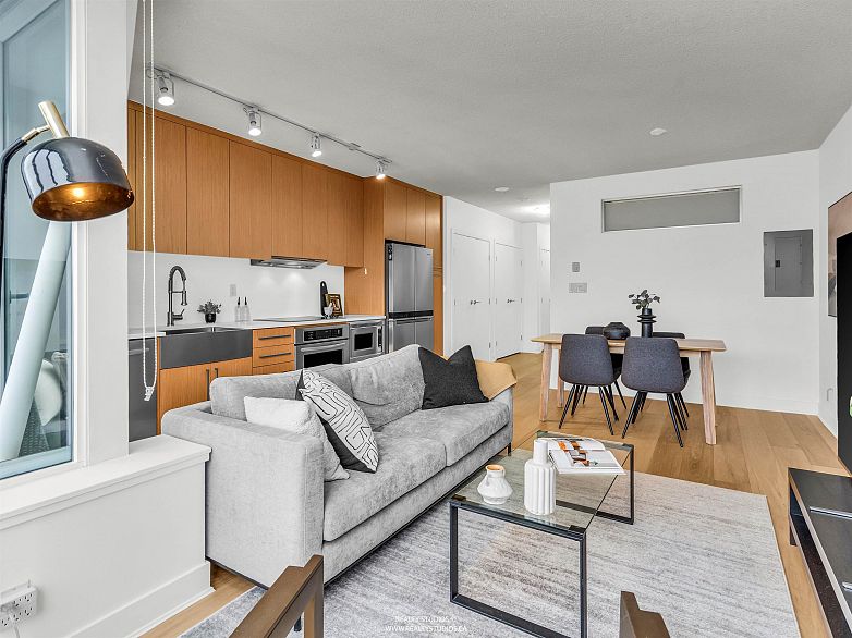 605 250 E 6th Avenue