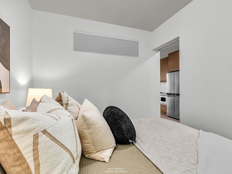 605 250 E 6th Avenue