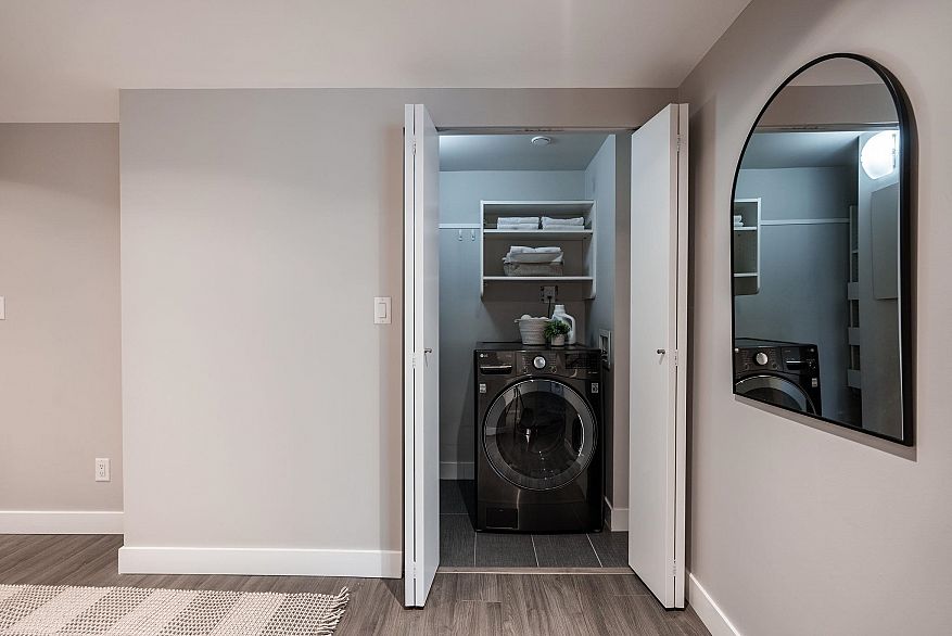 202 1323 Homer Street