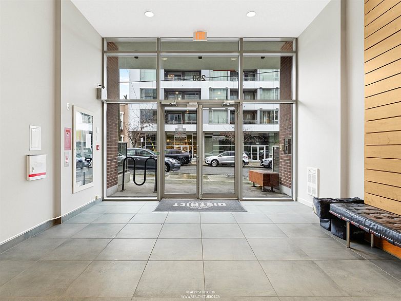 605 250 E 6th Avenue