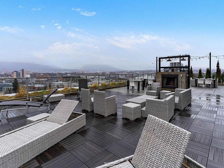 605 250 E 6th Avenue