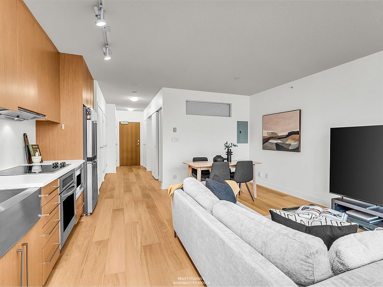 605 250 E 6th Avenue