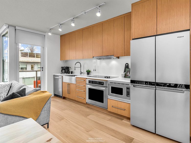 605 250 E 6th Avenue