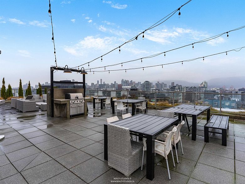 605 250 E 6th Avenue