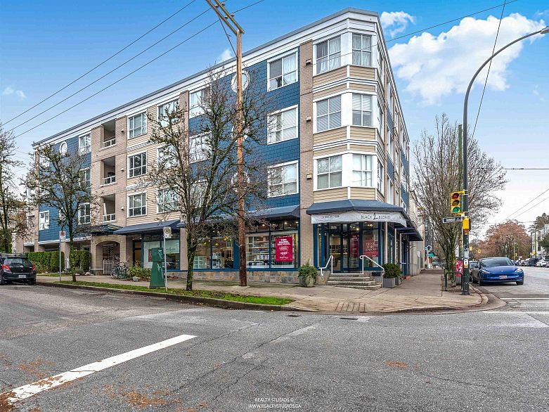 207 1990 Dunbar Street