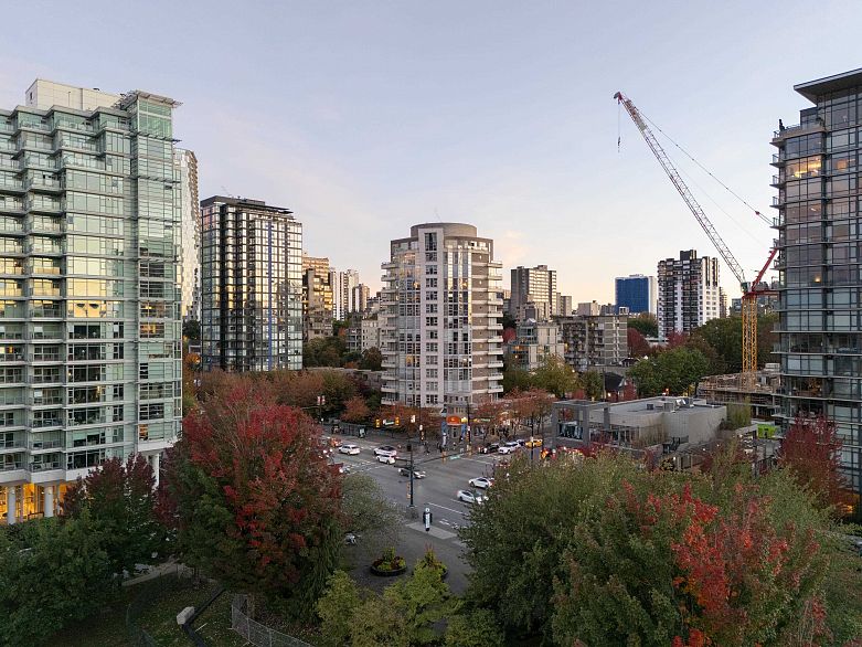 201 1788 W Georgia Street