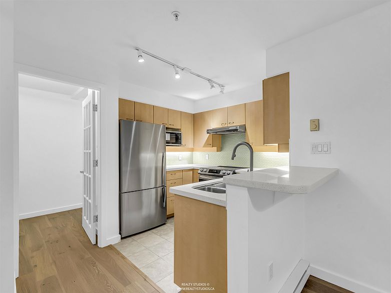 207 1990 Dunbar Street