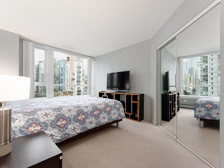 1306 388 Drake Street