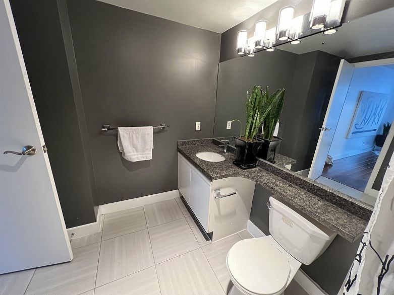 807 950 Cambie Street