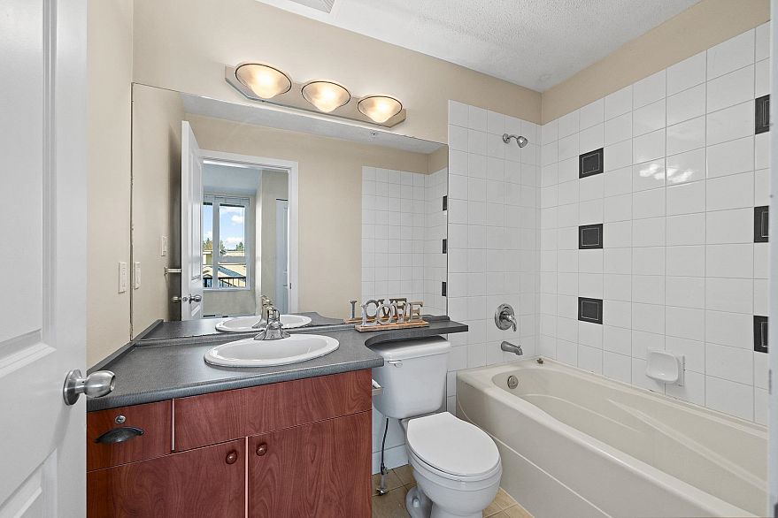 417 7089 Mont Royal Square