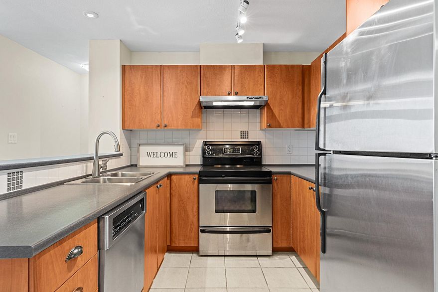 417 7089 Mont Royal Square