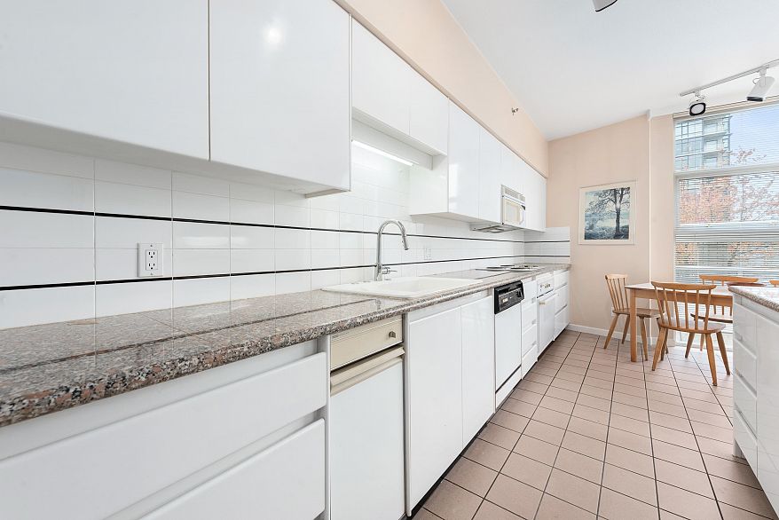 201 1788 W Georgia Street