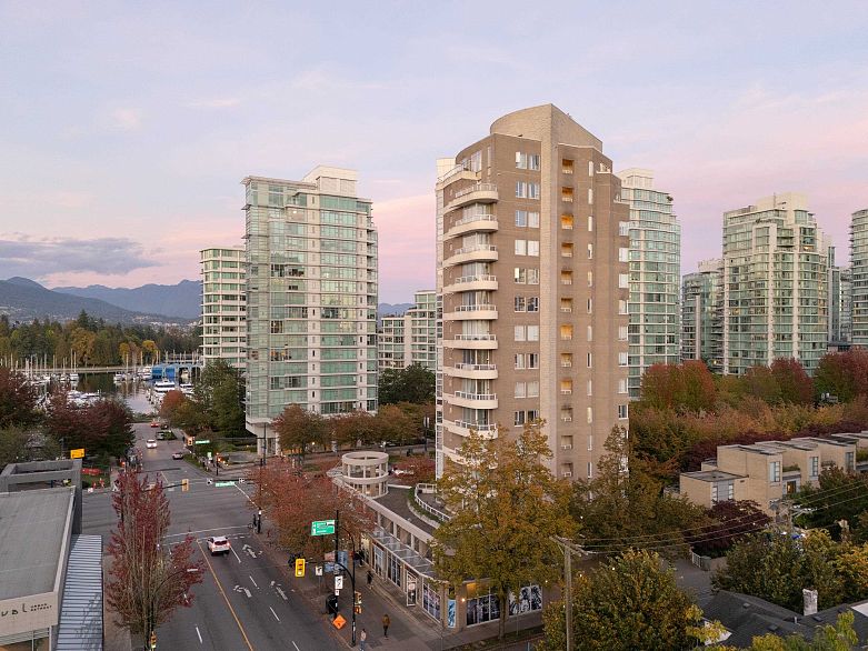 201 1788 W Georgia Street