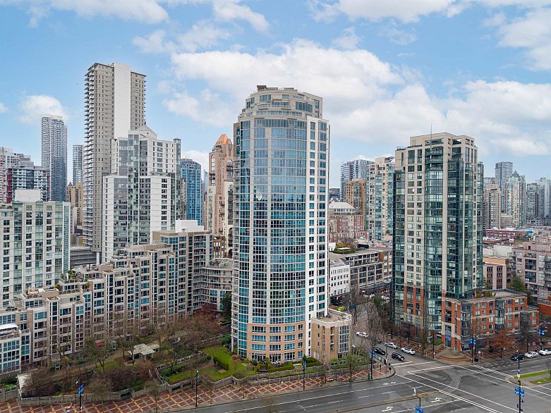 1306 388 Drake Street