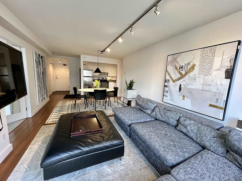 807 950 Cambie Street