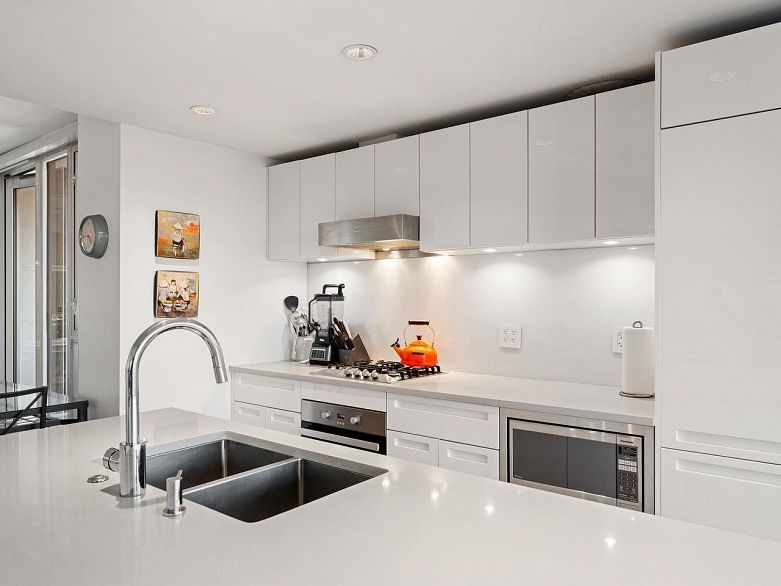 1207 188 Keefer Street