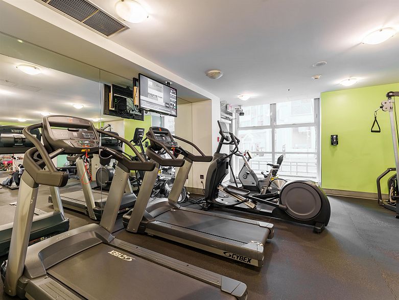 1306 388 Drake Street