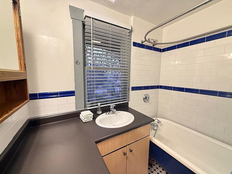 2029 COLLINGWOOD STREET, Vancouver BC V6R 3K7