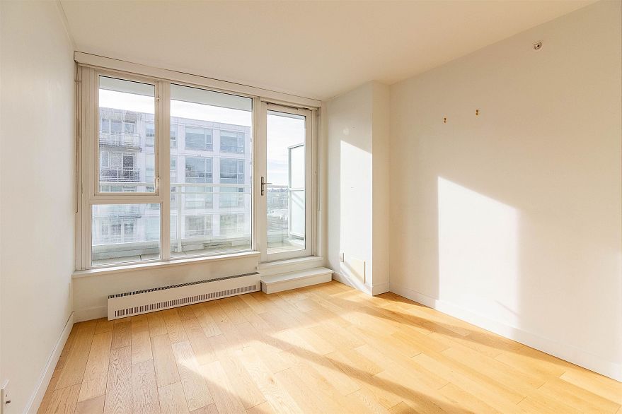 1810 188 Keefer Street