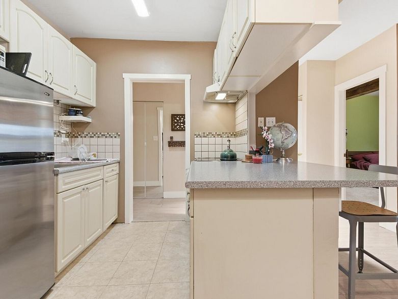 102 1655 Nelson Street