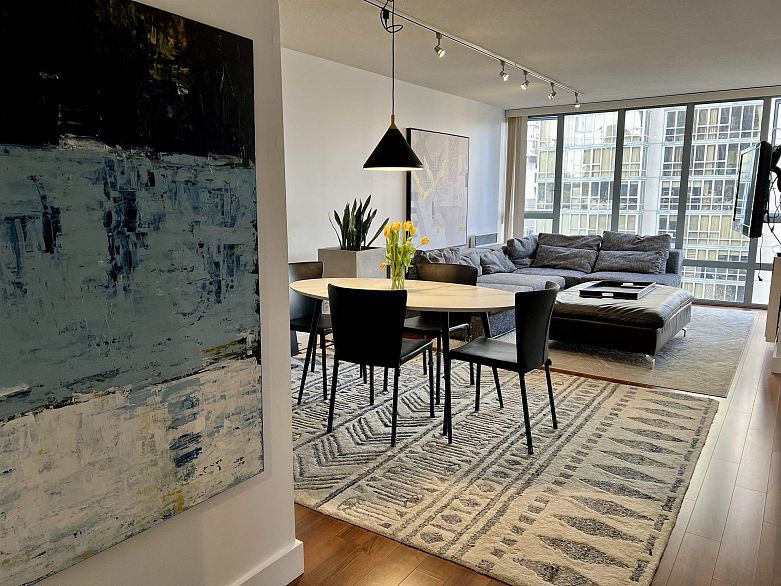 807 950 Cambie Street