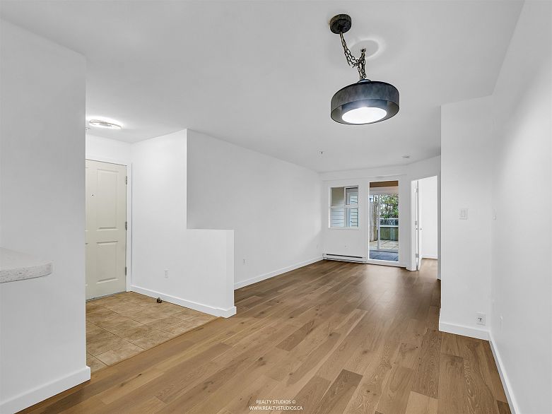 207 1990 Dunbar Street