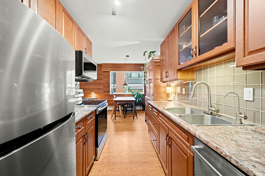 304 319 E 7th Avenue