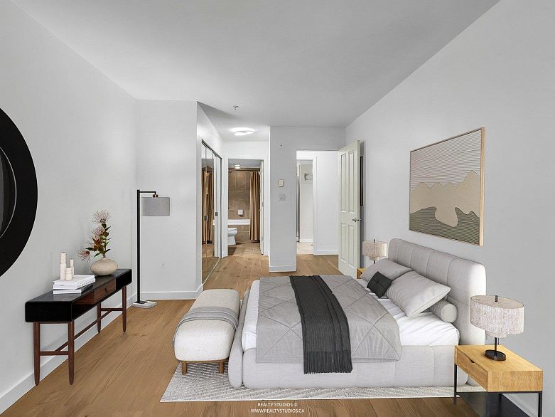 207 1990 Dunbar Street