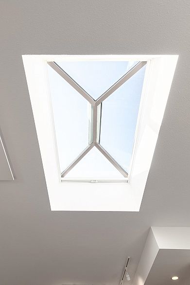 PH803 988 Richards Street