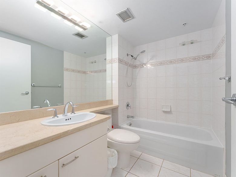 1306 388 Drake Street