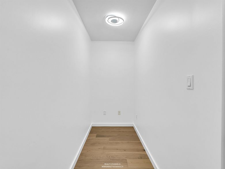 207 1990 Dunbar Street