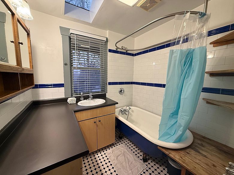 2029 COLLINGWOOD STREET, Vancouver BC V6R 3K7