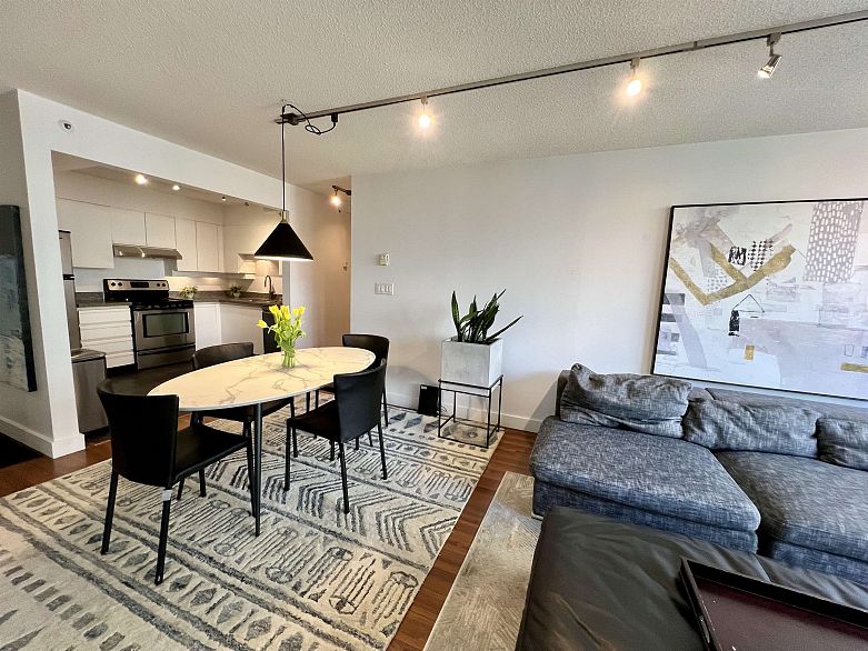 807 950 Cambie Street