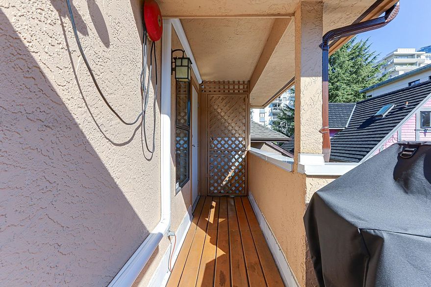 5 890 Broughton Street