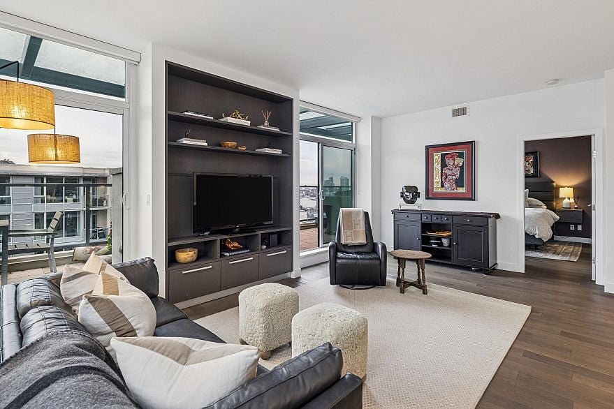 PH1606 288 W 1st Avenue