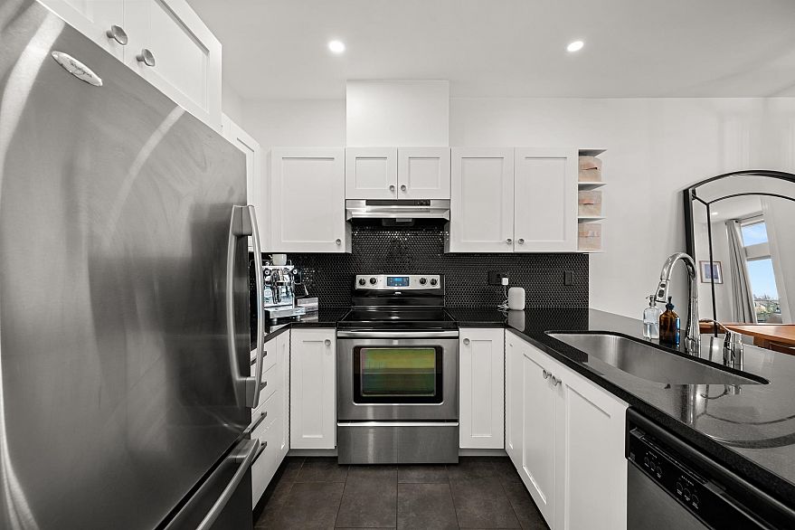 409 4550 Fraser Street