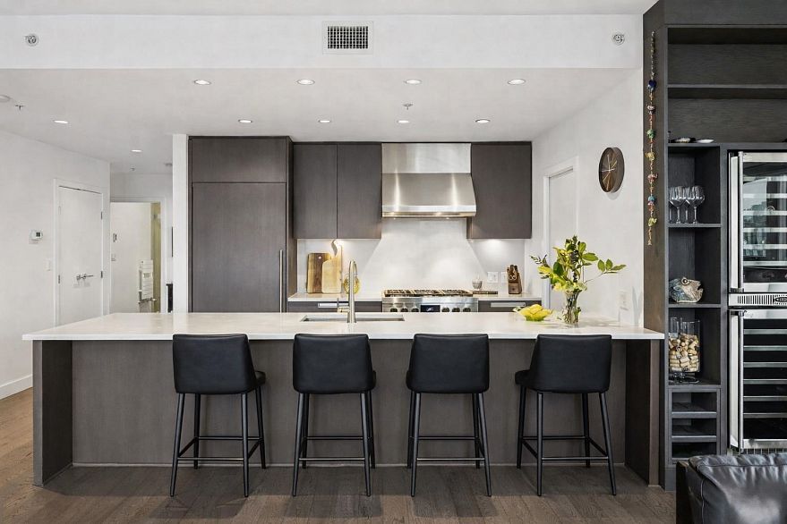 PH1606 288 W 1st Avenue