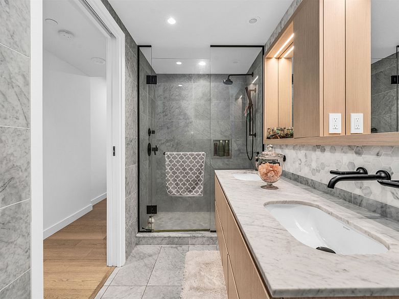 1401 1365 Davie Street