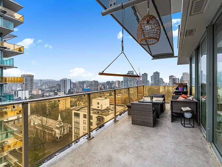 1401 1365 Davie Street